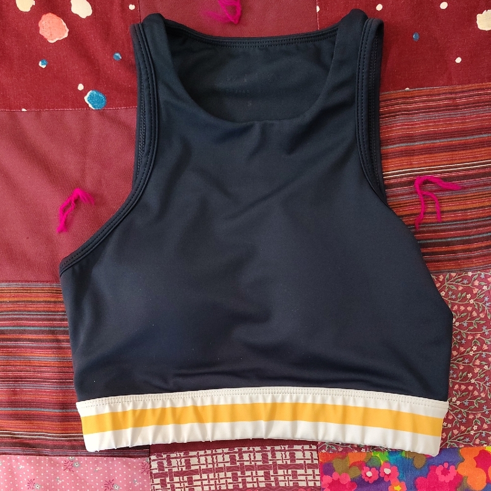 High-Neck Navy Sports Bra with Yellow-Striped Band